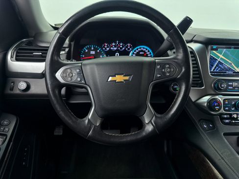 Used 2017 Chevrolet Suburban LT w/ Luxury Package image 4