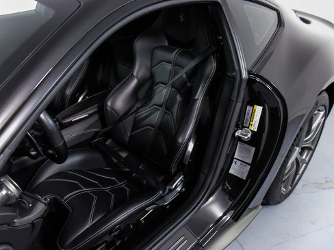 Used 2014 Ferrari F12 Berlinetta RWD image 6