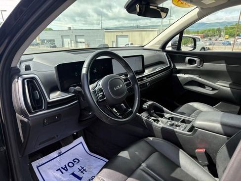 Used 2024 Kia Sorento S AWD/4WD image 3