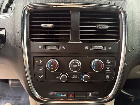 Used 2020 Dodge Grand Caravan SXT FWD image 17