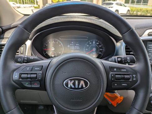 Used 2018 Kia Sorento FWD image 25