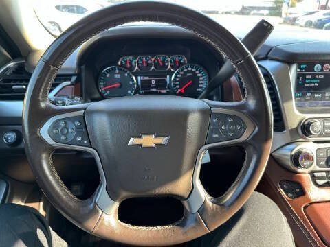 Used 2019 Chevrolet Suburban Premier AWD/4WD image 28