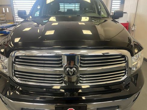 Used 2019 RAM 1500 Classic SLT w/ SLT Plus D←cor Group AWD/4WD image 7