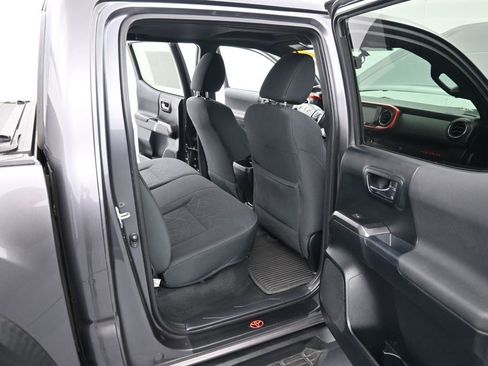 Used 2017 Toyota Tacoma TRD Off-Road image 11