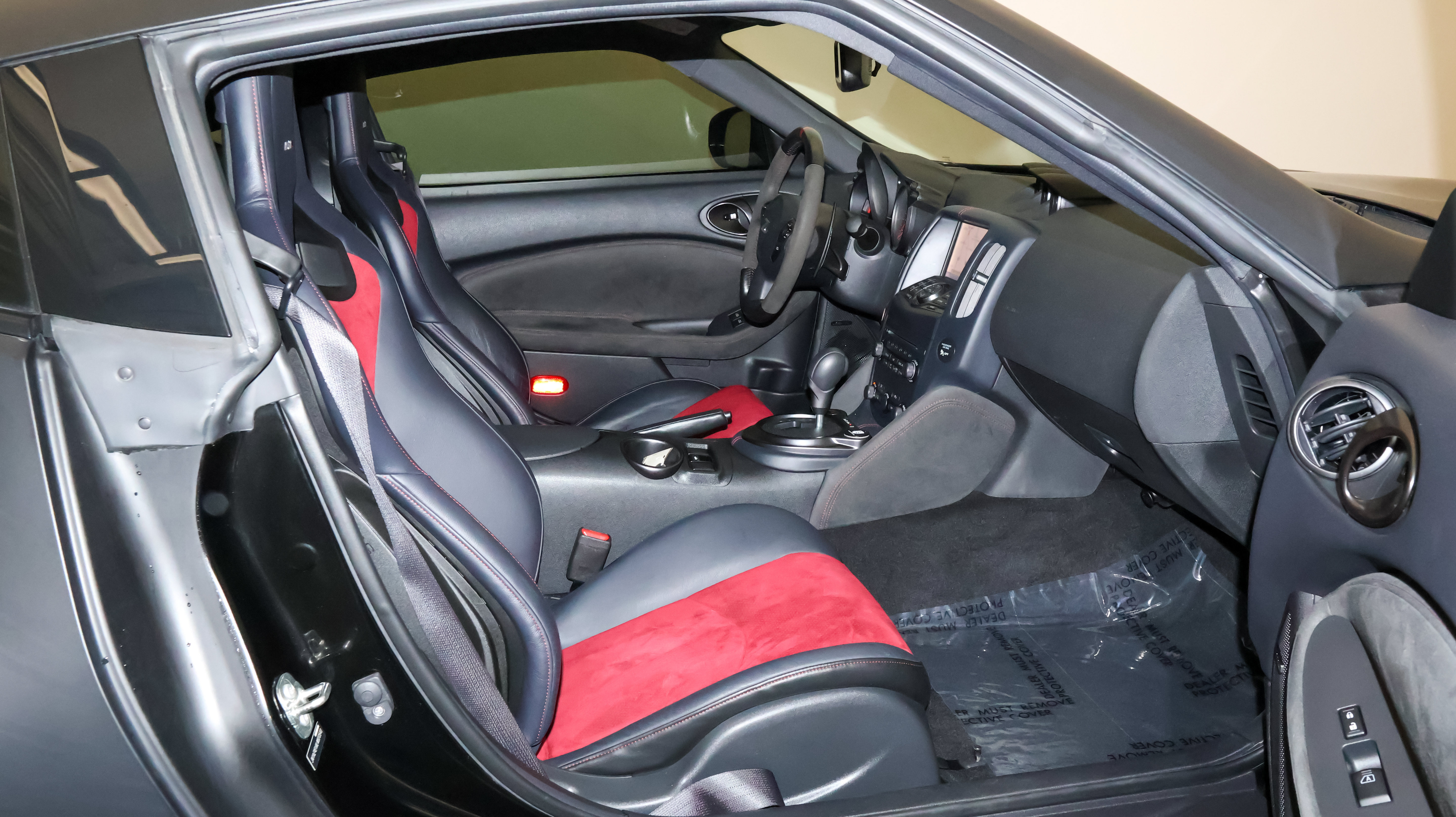 Used 2020 Nissan 370Z NISMO RWD image 40