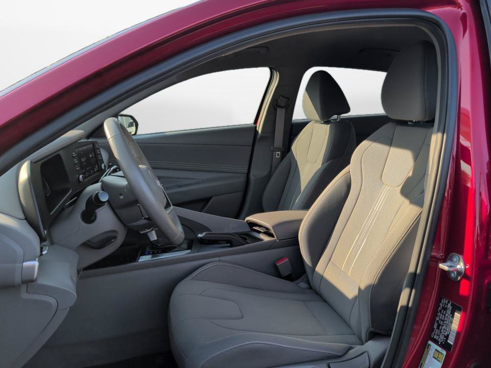 Certified 2025 Hyundai Elantra Sport FWD image 9