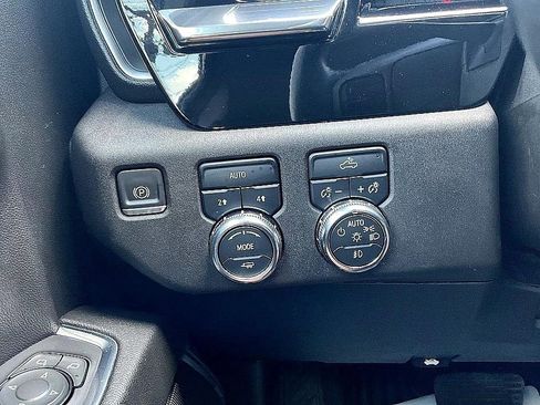 Used 2023 GMC Sierra 1500 Elevation image 17