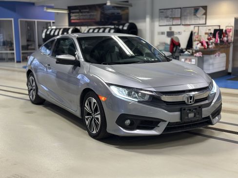 Used 2018 Honda Civic EX-T image 3