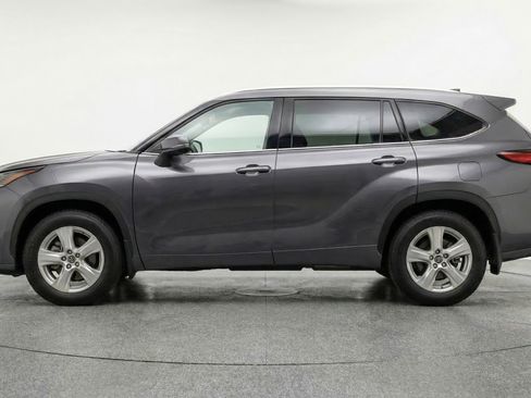 Used 2025 Toyota Highlander LE FWD image 5