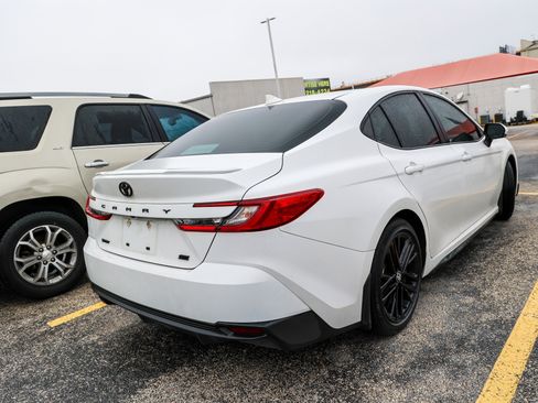 Used 2025 Toyota Camry SE w/ Convenience Package FWD image 8