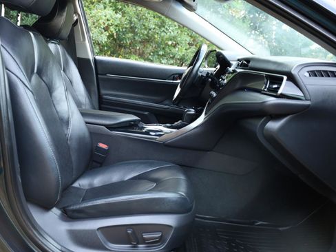 Used 2020 Toyota Camry XSE image 20