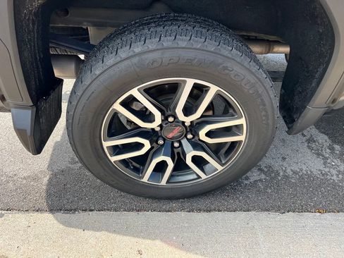 Used 2021 GMC Sierra 1500 AT4 w/ AT4 Premium Package AWD/4WD image 11