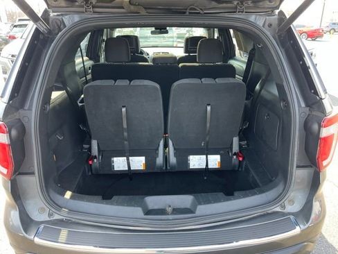 Used 2018 Ford Explorer XLT w/ Equipment Group 201A image 7