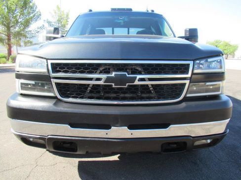 Used 2005 Chevrolet Silverado 3500 LT w/ Heavy-Duty Power Package AWD/4WD image 3