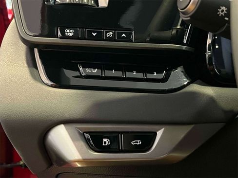 Certified 2025 Lexus RX 350h w/ Kick Sensor & Tow Package image 18