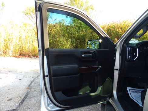 Used 2020 GMC Sierra 1500 SLT AWD/4WD image 18