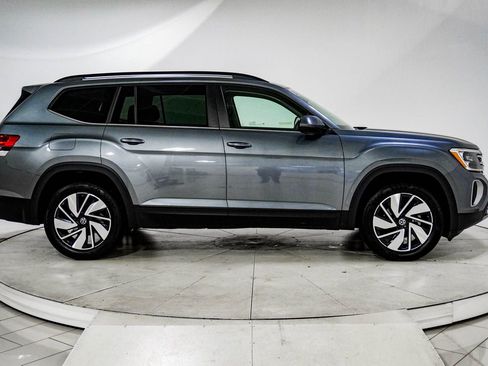 Used 2025 Volkswagen Atlas SE AWD/4WD image 12