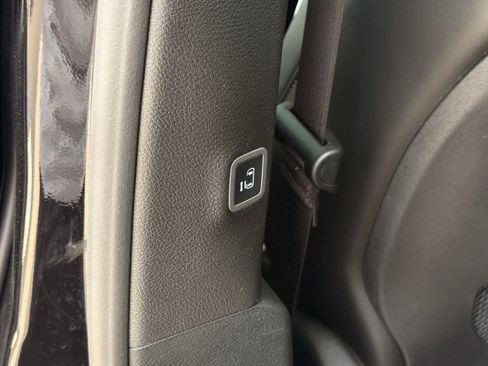 Used 2026 Chrysler Pacifica Limited FWD image 21