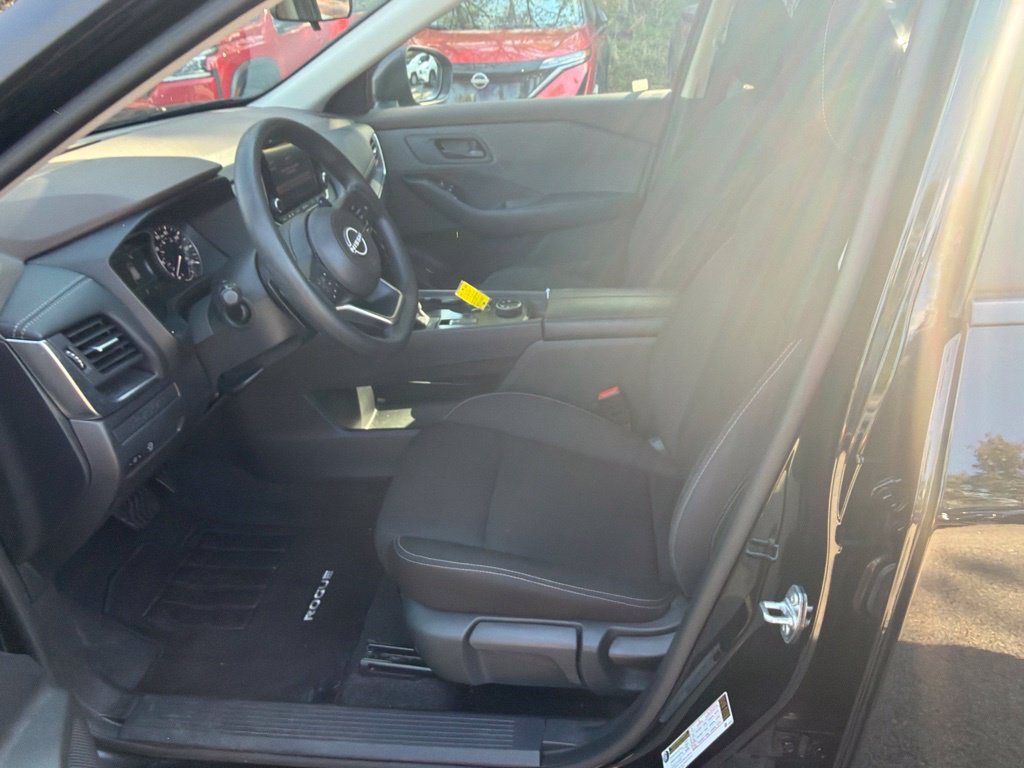 Used 2023 Nissan Rogue S AWD/4WD image 7
