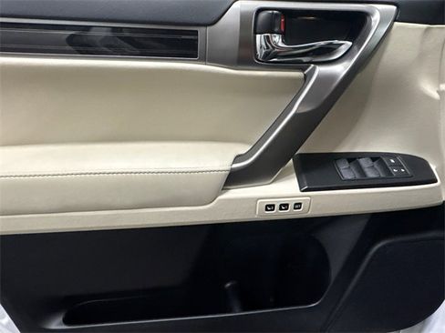 Used 2023 Lexus GX 460 Premium image 12