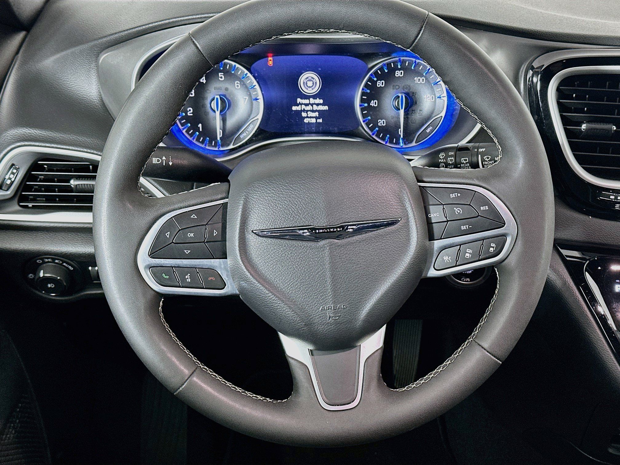 Used 2025 Chrysler Pacifica Select FWD image 18