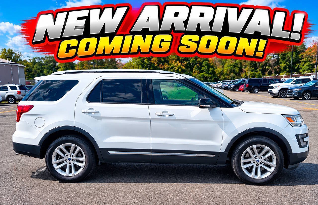 Used 2017 Ford Explorer XLT FWD image 1