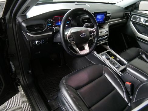 Used 2022 Ford Explorer XLT image 12