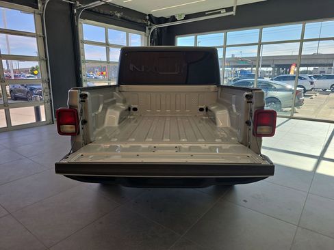 Used 2023 Jeep Gladiator Willys image 27