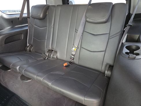 Used 2020 Cadillac Escalade ESV Luxury image 16