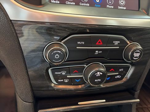 Used 2020 Chrysler 300 Touring L w/ Quick Order Package 2EF image 33