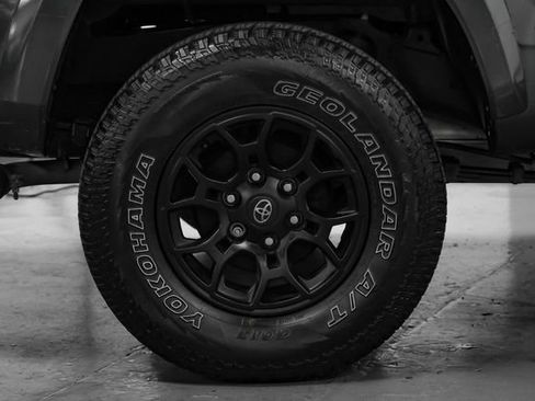 Used 2020 Toyota Tacoma SR5 RWD image 51