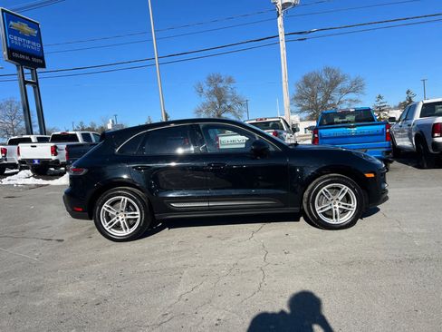 Used 2025 Porsche Macan image 7