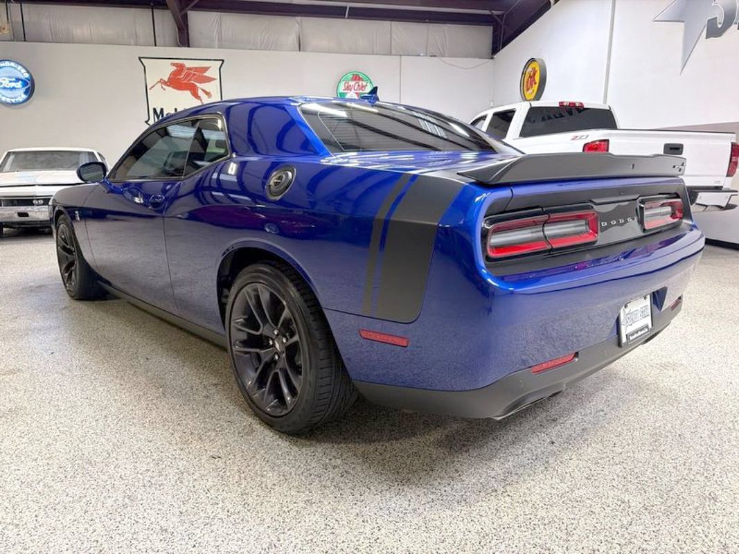 Used 2022 Dodge Challenger R/T Scat Pack w/ Scat Pack Stripe RWD image 5