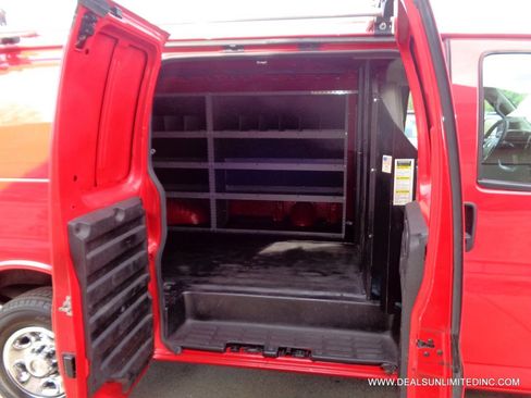 Used 2017 Chevrolet Express 2500 RWD image 22