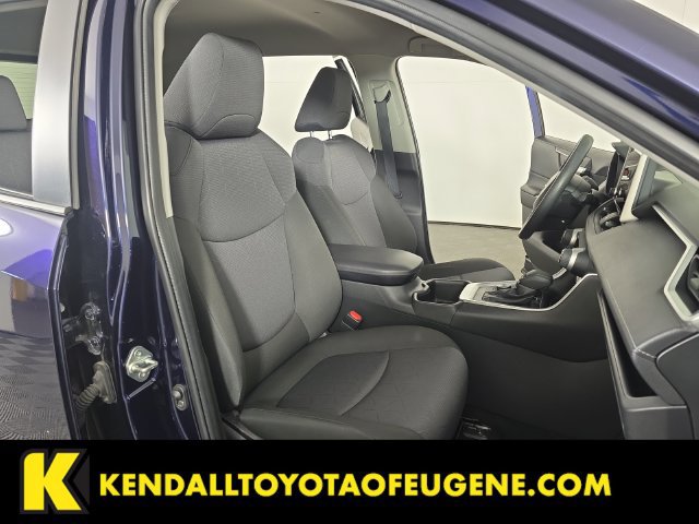 Used 2025 Toyota RAV4 XLE AWD/4WD image 28