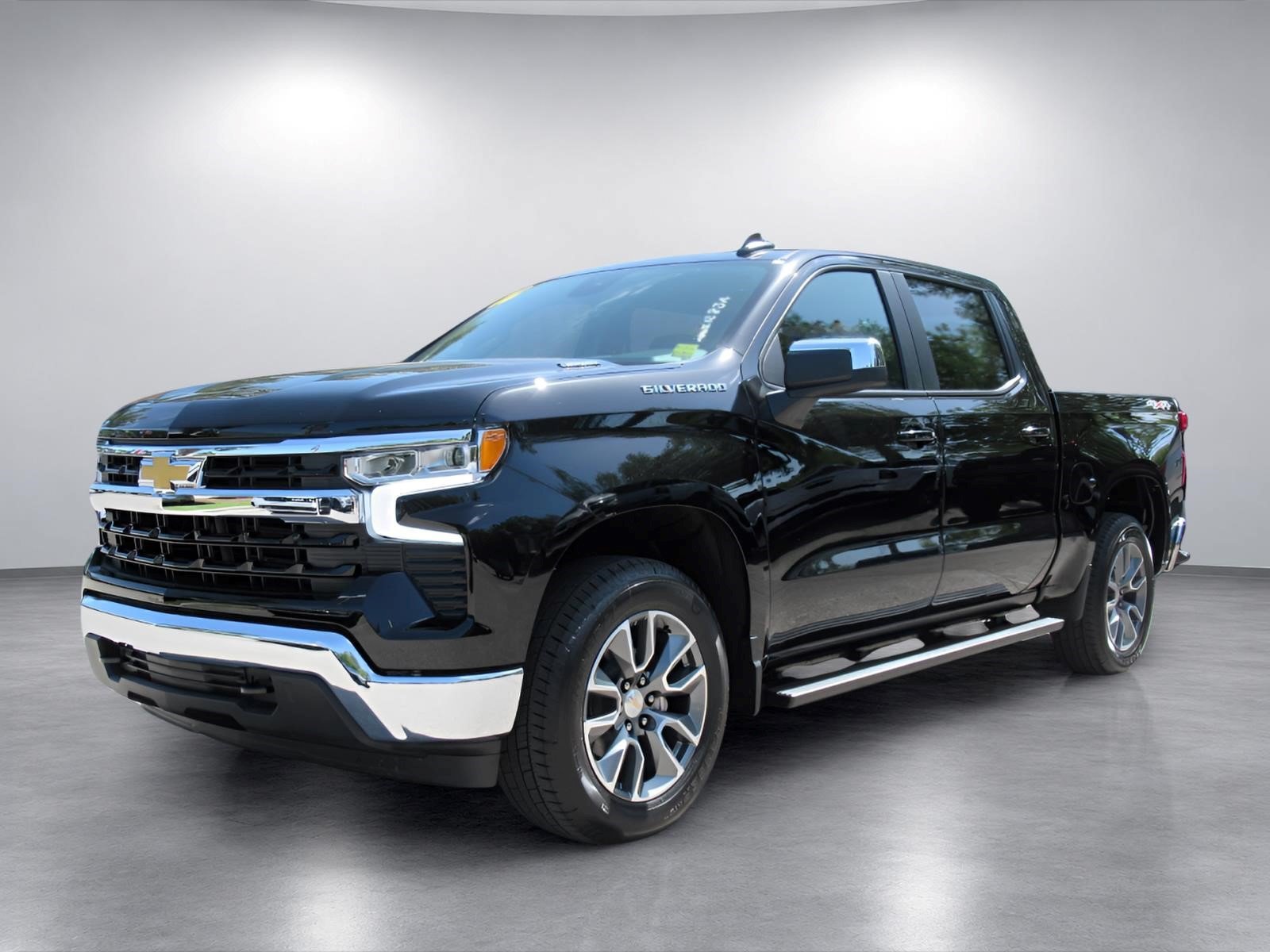 Used 2026 Chevrolet Silverado 1500 LT AWD/4WD image 3