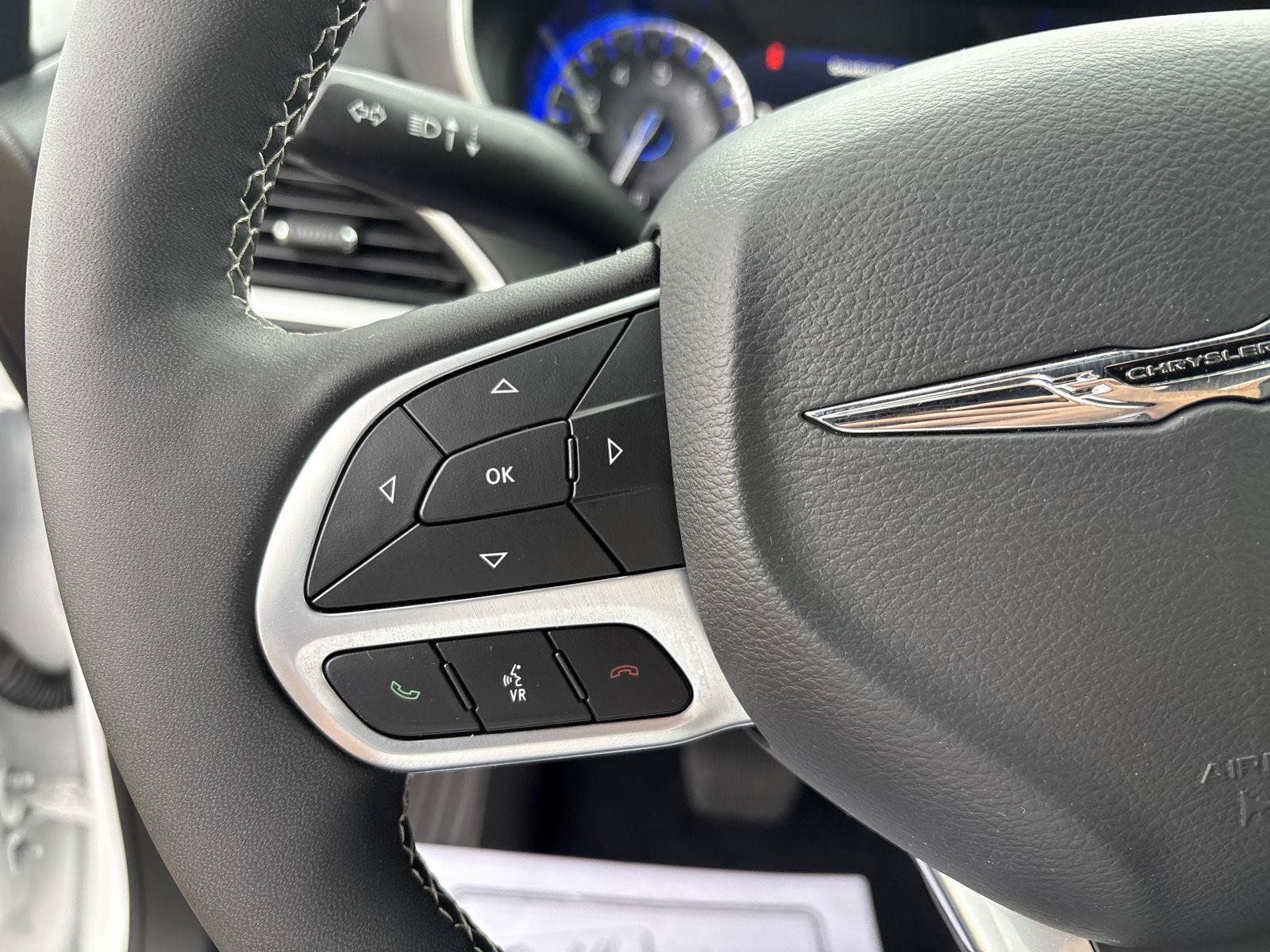Used 2026 Chrysler Pacifica Select FWD image 20