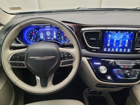 Used 2017 Chrysler Pacifica Limited w/ UConnect Theater Package FWD image 22