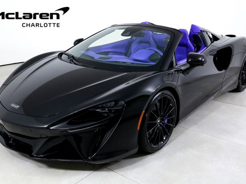 Used 2025 McLaren Artura Spider image 1
