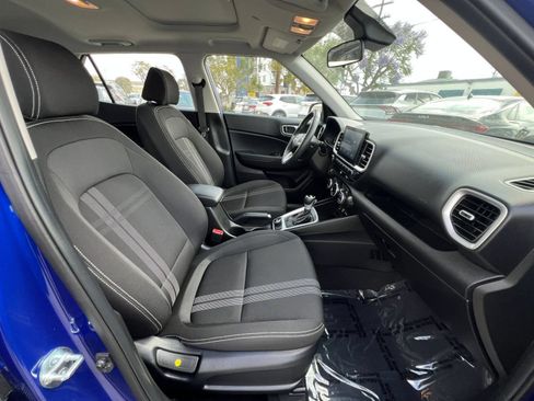 Used 2025 Hyundai Venue SEL FWD image 41