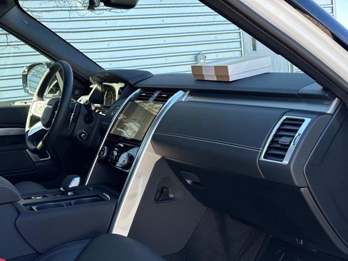 New 2025 Land Rover Discovery Dynamic SE image 10