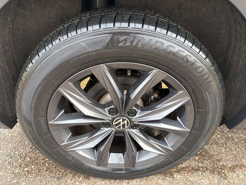 Used 2022 Volkswagen Tiguan SE image 10