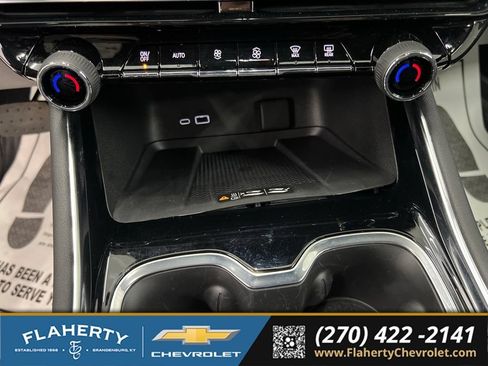 Used 2025 Chevrolet Traverse Z71 w/ Enhanced Driving Package AWD/4WD image 32