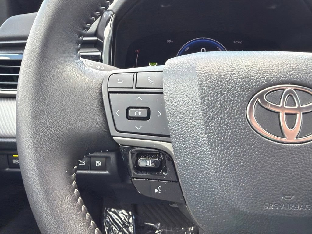 Used 2026 Toyota Camry SE FWD image 26