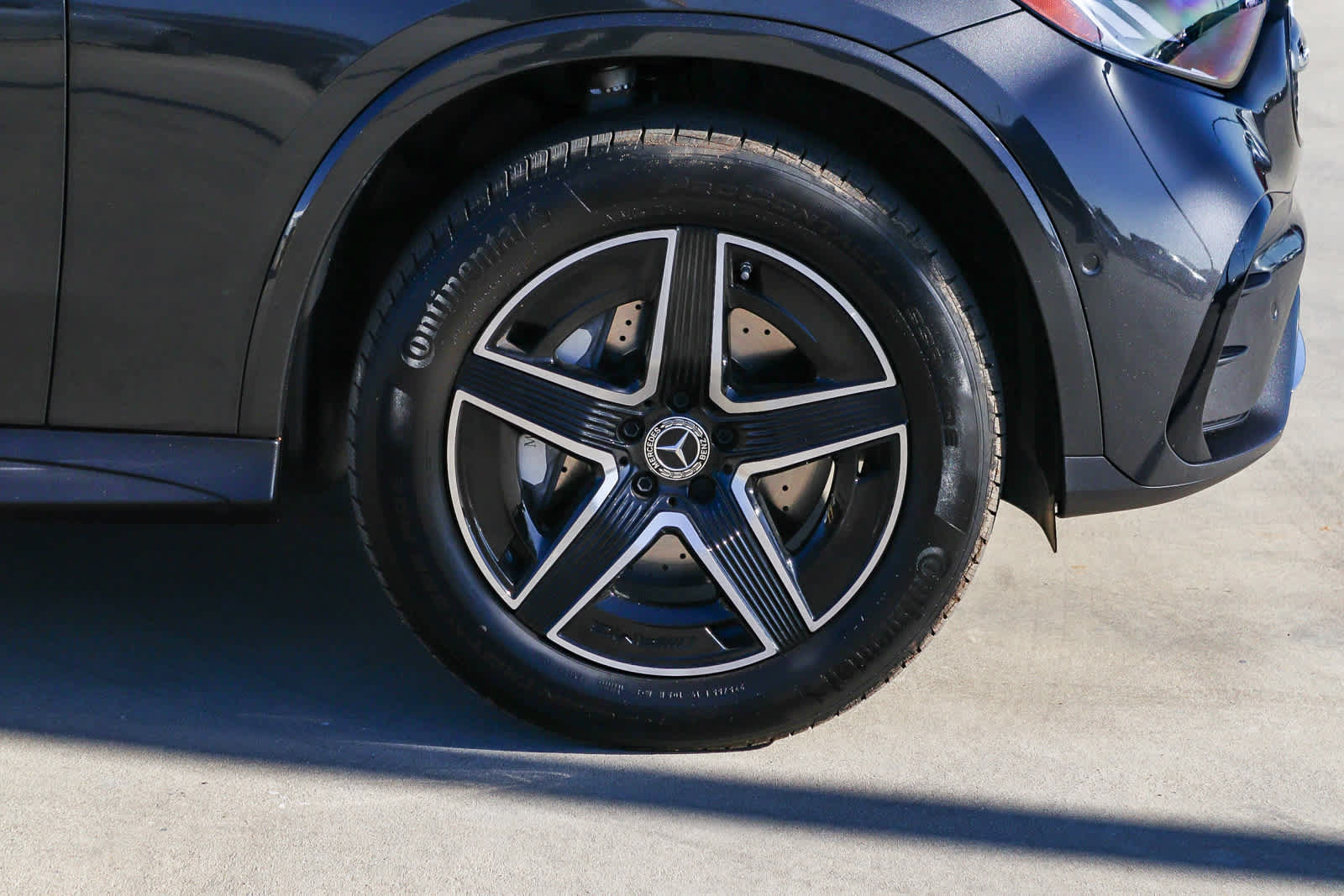 Used 2025 Mercedes-Benz GLC 350e 4MATIC image 9