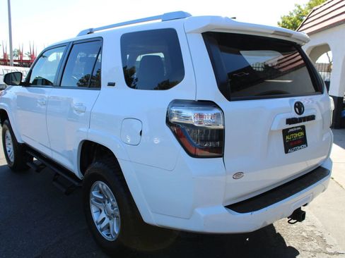 Used 2018 Toyota 4Runner SR5 Premium AWD/4WD image 38