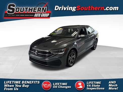 Used 2024 Volkswagen Jetta SE FWD image 1