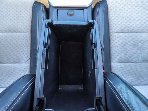 Used 2012 Toyota Camry SE w/ Leather Pkg FWD image 27