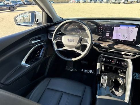 Used 2025 Audi Q5 2.0T Premium image 18