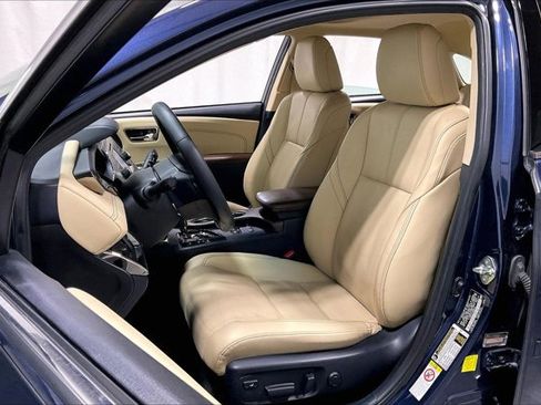 Used 2018 Toyota Avalon Limited image 25